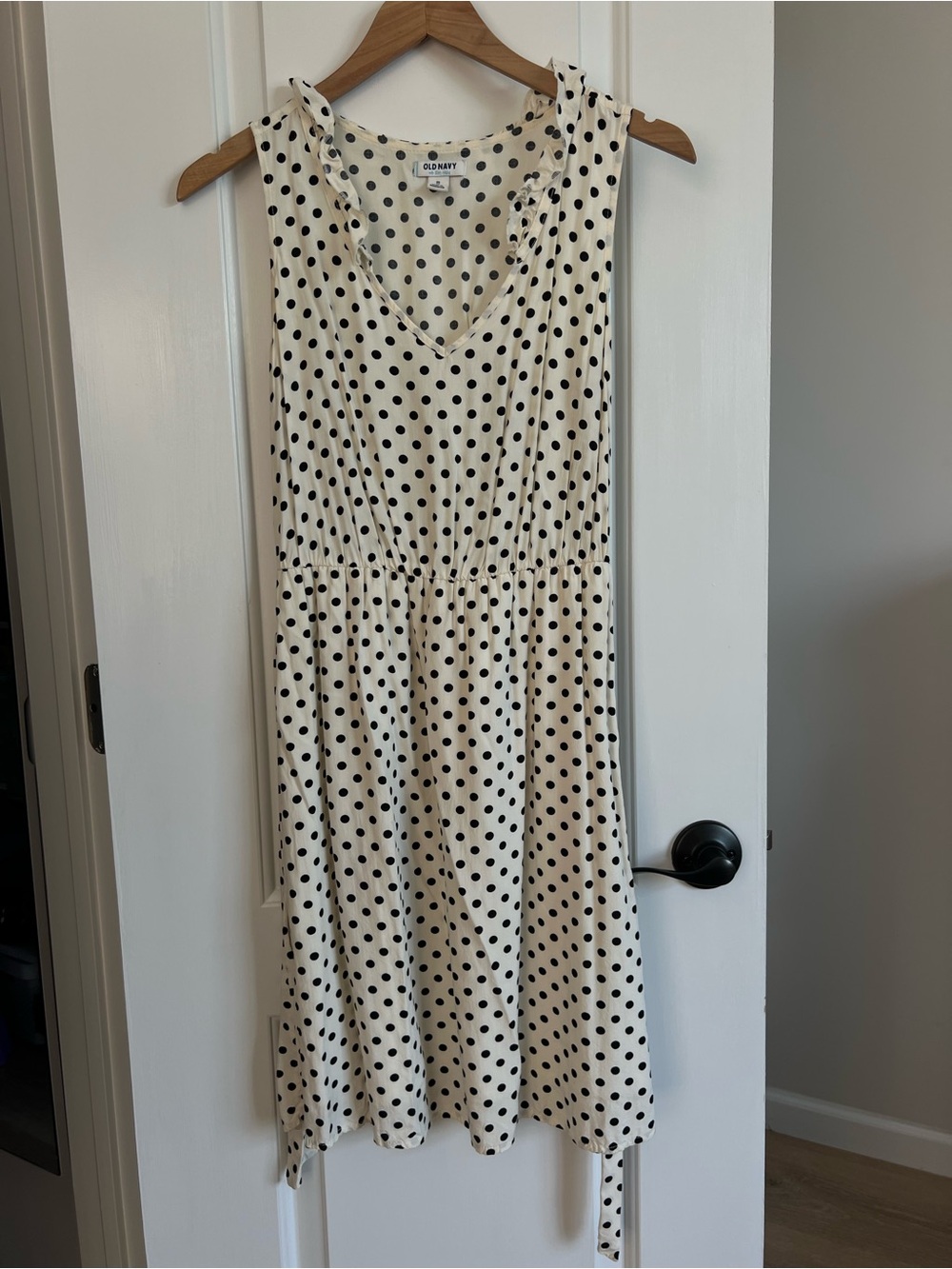 Old Navy Cream and Black Polka Dot Sleeveless V-Neck Dress